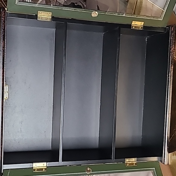 Vintage Curio/Keepsake Table Top/ Display/Storage Cabinet Black & Gold - Picture 5 of 15